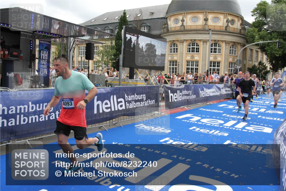 29.06.2025 - hella hamburg halbmarathon Michael Strokosch http://msf.ph/oto/8232240 29.06.2025 10:47:14 Ziel 2623, 4093, 6373, 6716, 7480, 7908, 10208, 10211, 12579, 13007, 15684, 17718, 17915 meine-sportfotos.de