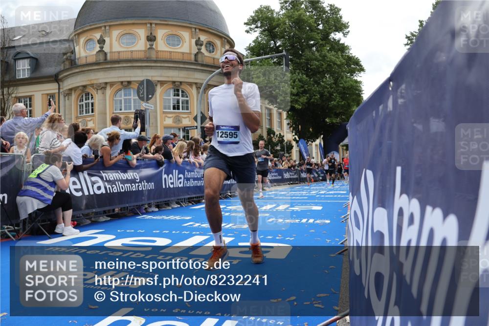 29.06.2025 - hella hamburg halbmarathon Strokosch-Dieckow http://msf.ph/oto/8232241 29.06.2025 10:33:43 Ziel 1396, 1743, 2228, 2243, 2746, 2836, 4246, 5193, 12595, 13771, 14310, 14466, 14975, 16243, 16755, 17191 meine-sportfotos.de