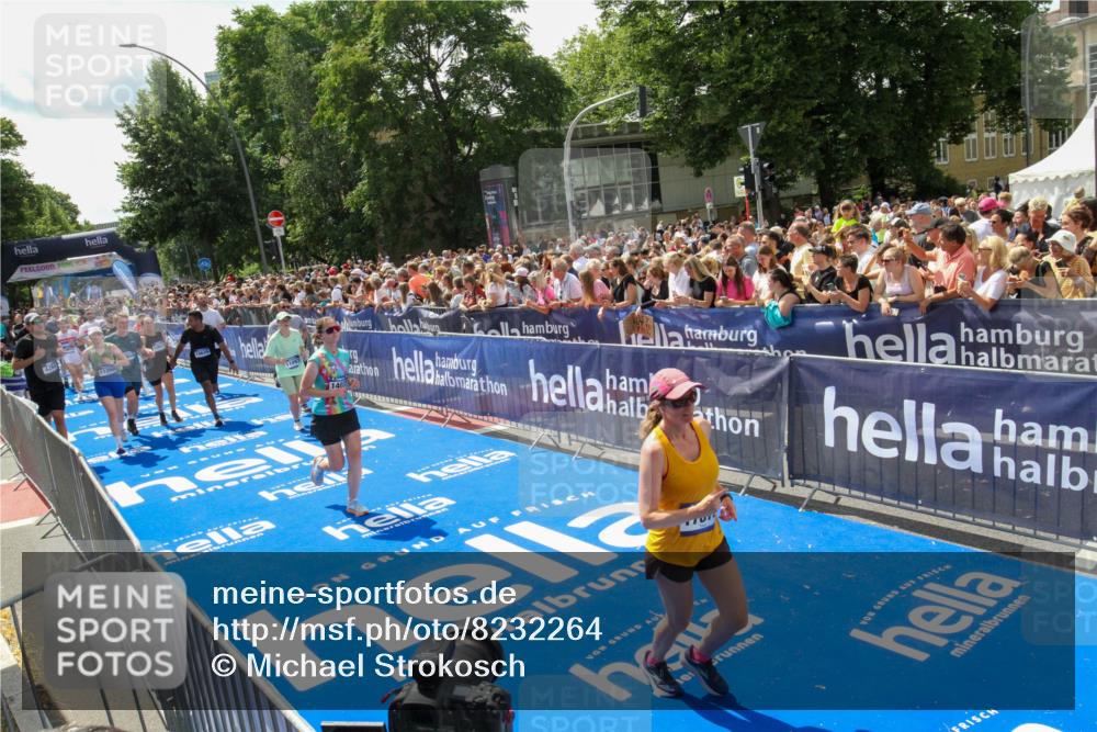 29.06.2025 - hella hamburg halbmarathon Michael Strokosch http://msf.ph/oto/8232264 29.06.2025 11:44:06 Ziel 1465, 1901, 3246, 4260, 4271, 4618, 7733, 10626, 10627, 11097, 11260, 11740, 12028, 12969, 13970, 13971, 14037, 14915, 16260, 16559, 17666, 17879 meine-sportfotos.de