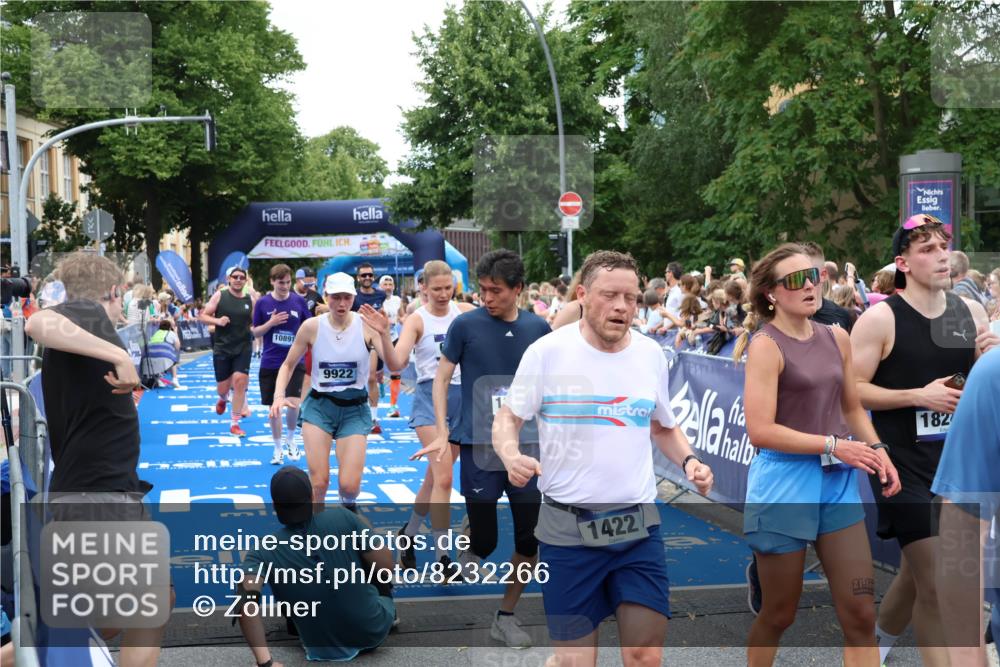 29.06.2025 - hella hamburg halbmarathon Zöllner http://msf.ph/oto/8232266 29.06.2025 10:53:56 Ziel 1422, 1706, 1870, 6260, 6481, 7395, 7918, 7973, 9922, 10529, 10891, 12413, 13032, 14026, 14175, 15502, 16477, 16538, 17740, 18249, 18418, 18487, 18759, 18831, 18879, 18915, 19177 meine-sportfotos.de