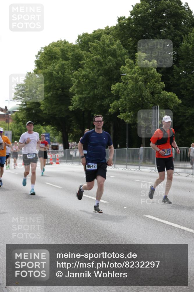 29.06.2025 - hella hamburg halbmarathon Jannik Wohlers http://msf.ph/oto/8232297 29.06.2025 10:28:11 Lombardsbrücke 4700, 5718, 5903, 5939, 6102, 6418, 7980, 8560, 9642, 9716, 9855, 10434, 13400, 15256, 16125, 16643, 18293, 18604, 19180 meine-sportfotos.de