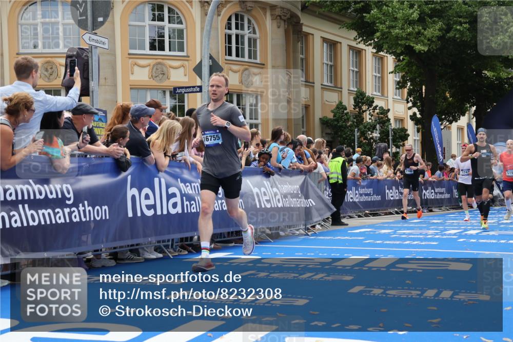29.06.2025 - hella hamburg halbmarathon Strokosch-Dieckow http://msf.ph/oto/8232308 29.06.2025 10:33:44 Ziel 1396, 1743, 2228, 2243, 2746, 2836, 4246, 5193, 10865, 12595, 13771, 14310, 14466, 14975, 16243, 16755, 17191 meine-sportfotos.de