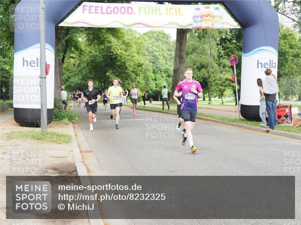29.06.2025 - hella hamburg halbmarathon MichiJ http://msf.ph/oto/8232325 29.06.2025 10:26:40 Zwischen KM18-KM19 3480, 5791, 6458, 7743, 8571, 9017, 9171, 9643, 10793, 16075, 16992, 18193, 18277 meine-sportfotos.de