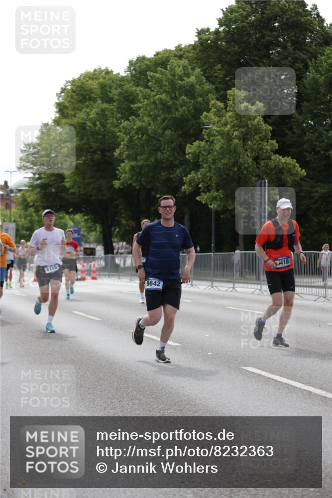 29.06.2025 - hella hamburg halbmarathon Jannik Wohlers http://msf.ph/oto/8232363 29.06.2025 10:28:11 Lombardsbrücke 4700, 5718, 5903, 5939, 6102, 6418, 7980, 8560, 9642, 9716, 9855, 10434, 13400, 15256, 16125, 16643, 18293, 18604, 19180 meine-sportfotos.de