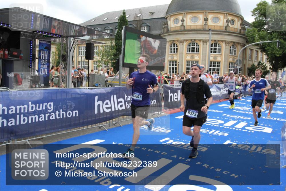 29.06.2025 - hella hamburg halbmarathon Michael Strokosch http://msf.ph/oto/8232389 29.06.2025 10:47:16 Ziel 2623, 4093, 6134, 6373, 6716, 7480, 7908, 10208, 10211, 13007, 13672, 15684, 16286, 17718, 17915, 18856 meine-sportfotos.de