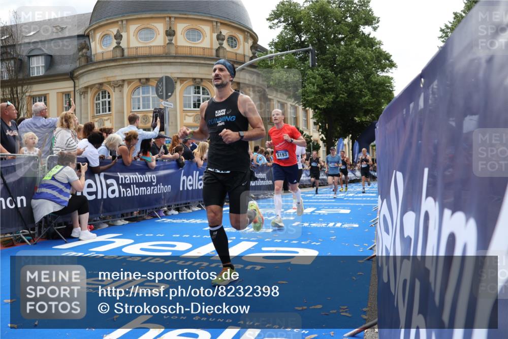 29.06.2025 - hella hamburg halbmarathon Strokosch-Dieckow http://msf.ph/oto/8232398 29.06.2025 10:33:47 Ziel 1743, 2228, 2243, 2746, 4246, 5193, 10865, 13771, 14310, 14466, 15500, 16243, 16755 meine-sportfotos.de