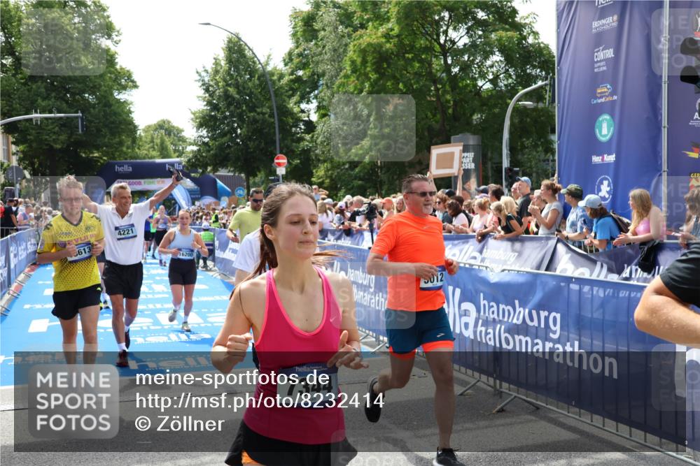 29.06.2025 - hella hamburg halbmarathon Zöllner http://msf.ph/oto/8232414 29.06.2025 11:32:04 Ziel 1821, 4221, 4680, 5075, 6642, 7275, 9122, 9592, 10432, 11662, 11827, 12074, 13937, 16200, 17013, 18613, 18931 meine-sportfotos.de