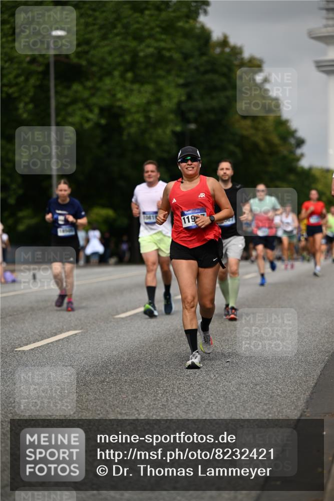 29.06.2025 - hella hamburg halbmarathon Dr. Thomas Lammeyer http://msf.ph/oto/8232421 29.06.2025 10:13:27 Kennedybrücke 4592, 7081, 7187, 9297, 9306, 9781, 10819, 11067 meine-sportfotos.de