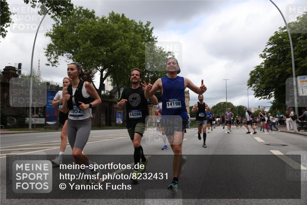 29.06.2025 - hella hamburg halbmarathon Yannick Fuchs http://msf.ph/oto/8232431 29.06.2025 10:46:51 20KM 1098, 1257, 1482, 1657, 1683, 2111, 2208, 2444, 2814, 3258, 3399, 3952, 3999, 4121, 4419, 4587, 4726, 5169, 5194, 5607, 5907, 6897, 7178, 7232, 7383, 7475, 8316, 8587, 8651, 8955, 9065, 9163, 10529, 10811, 11217, 11588, 11589, 11604, 11689, 12155, 12482, 12519, 13211, 13301, 14198, 14286, 14805, 15681, 15980, 16320, 16467, 16929, 17130, 17198, 17710, 17773, 18249, 18331, 19208 meine-sportfotos.de