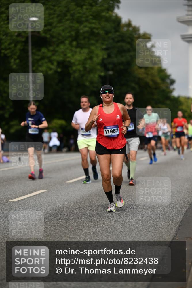 29.06.2025 - hella hamburg halbmarathon Dr. Thomas Lammeyer http://msf.ph/oto/8232438 29.06.2025 10:13:27 Kennedybrücke 4592, 7081, 7187, 9297, 9306, 9781, 10819, 11067 meine-sportfotos.de