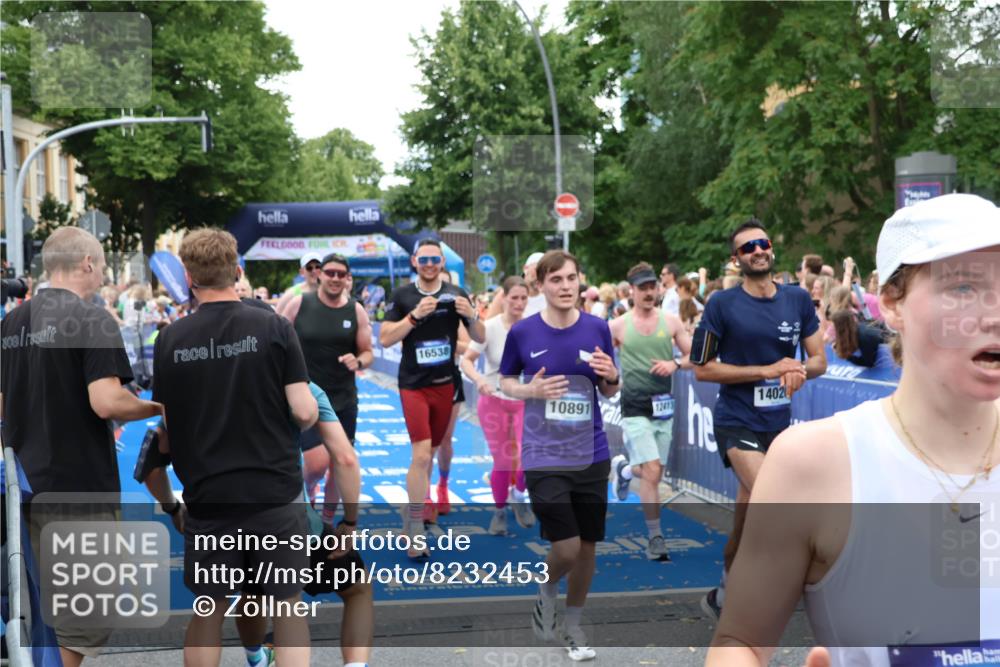 29.06.2025 - hella hamburg halbmarathon Zöllner http://msf.ph/oto/8232453 29.06.2025 10:53:59 Ziel 1706, 1815, 1870, 2432, 3096, 6374, 6481, 7395, 7918, 7973, 8394, 10891, 11789, 12413, 13032, 13869, 14026, 14175, 16477, 16538, 18418, 18831, 18879, 18915, 19177 meine-sportfotos.de