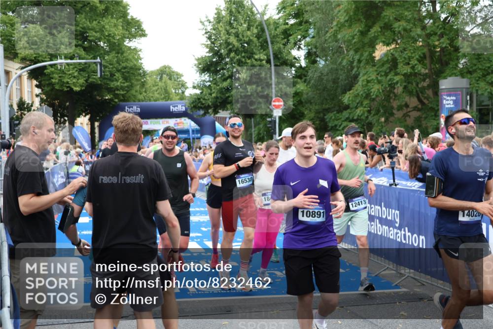 29.06.2025 - hella hamburg halbmarathon Zöllner http://msf.ph/oto/8232462 29.06.2025 10:53:59 Ziel 1706, 1815, 1870, 2432, 3096, 6374, 6481, 7395, 7918, 7973, 8394, 10891, 11789, 12413, 13032, 13869, 14026, 14175, 16477, 16538, 18418, 18831, 18879, 18915, 19177 meine-sportfotos.de