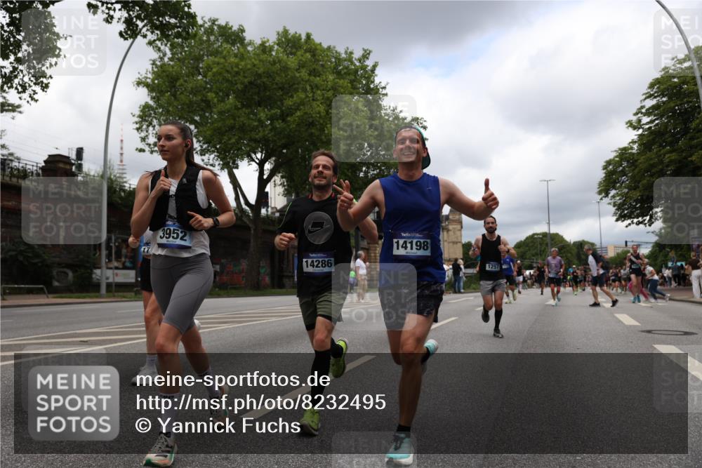 29.06.2025 - hella hamburg halbmarathon Yannick Fuchs http://msf.ph/oto/8232495 29.06.2025 10:46:51 20KM 1098, 1257, 1482, 1657, 1683, 2111, 2208, 2444, 2814, 3258, 3399, 3952, 3999, 4121, 4419, 4587, 4726, 5169, 5194, 5607, 5907, 6897, 7178, 7232, 7383, 7475, 8316, 8587, 8651, 8955, 9065, 9163, 10529, 10811, 11217, 11588, 11589, 11604, 11689, 12155, 12482, 12519, 13211, 13301, 14198, 14286, 14805, 15681, 15980, 16320, 16467, 16929, 17130, 17198, 17710, 17773, 18249, 18331, 19208 meine-sportfotos.de
