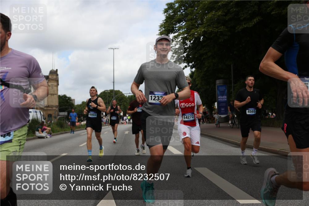 29.06.2025 - hella hamburg halbmarathon Yannick Fuchs http://msf.ph/oto/8232507 29.06.2025 10:34:14 20KM 1343, 1358, 2044, 2525, 2546, 2563, 2573, 2972, 3547, 3626, 4398, 4565, 4759, 5752, 7981, 8319, 8346, 8925, 9116, 9265, 9540, 11284, 11305, 11714, 11806, 12046, 12091, 12335, 12372, 13190, 13479, 13514, 14204, 14272, 14359, 15094, 15336, 15435, 15744, 17005, 17215, 17360, 17425, 17668, 17792, 17916, 18013, 18154, 18285, 18803 meine-sportfotos.de
