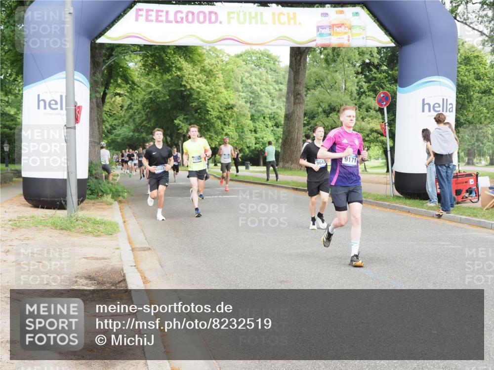 29.06.2025 - hella hamburg halbmarathon MichiJ http://msf.ph/oto/8232519 29.06.2025 10:26:40 Zwischen KM18-KM19 3480, 5791, 6458, 7743, 8571, 9017, 9171, 9643, 10793, 16075, 16992, 18193, 18277 meine-sportfotos.de
