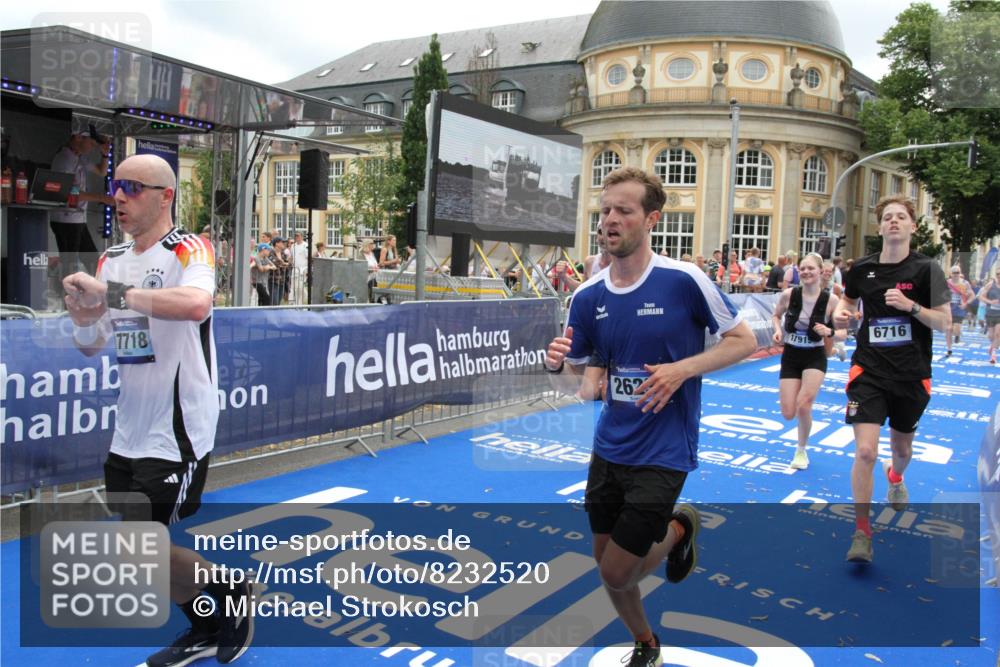 29.06.2025 - hella hamburg halbmarathon Michael Strokosch http://msf.ph/oto/8232520 29.06.2025 10:47:18 Ziel 2623, 6134, 6168, 6203, 6373, 6716, 7480, 10208, 10211, 13007, 13672, 16286, 17718, 17915, 18856 meine-sportfotos.de
