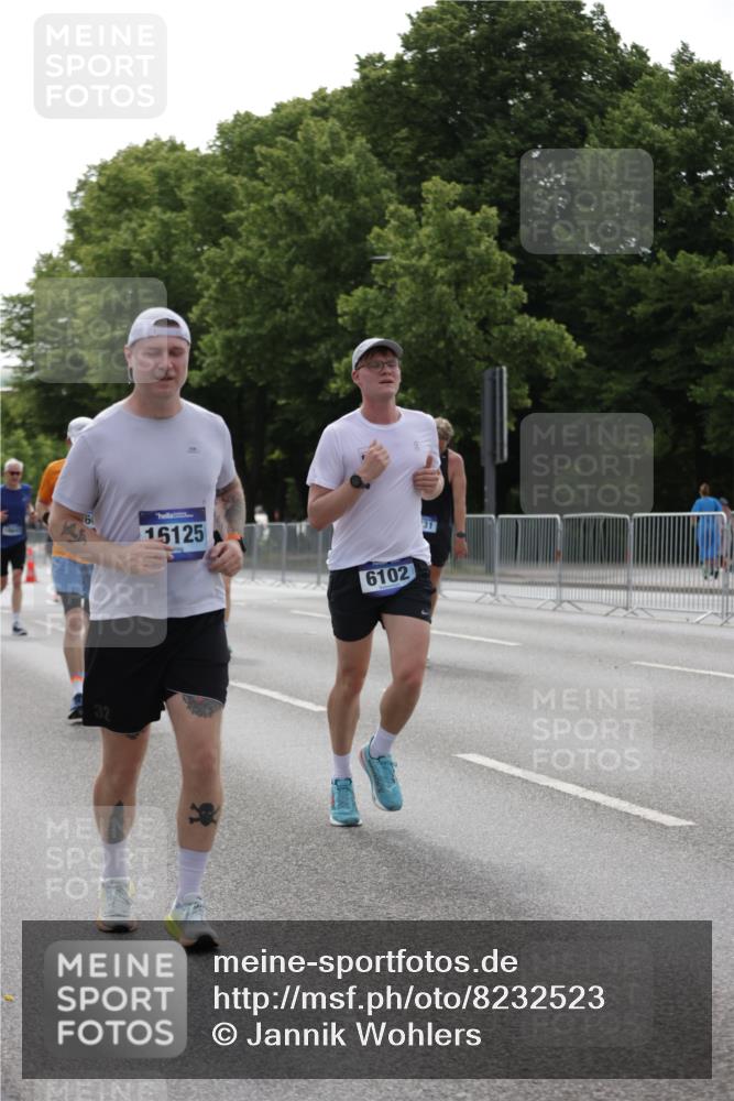 29.06.2025 - hella hamburg halbmarathon Jannik Wohlers http://msf.ph/oto/8232523 29.06.2025 10:28:14 Lombardsbrücke 1557, 4700, 5249, 5250, 5718, 5903, 5939, 6102, 6418, 7980, 8560, 9642, 9716, 9855, 10068, 10434, 13400, 15256, 16125, 16643, 18293, 19180 meine-sportfotos.de