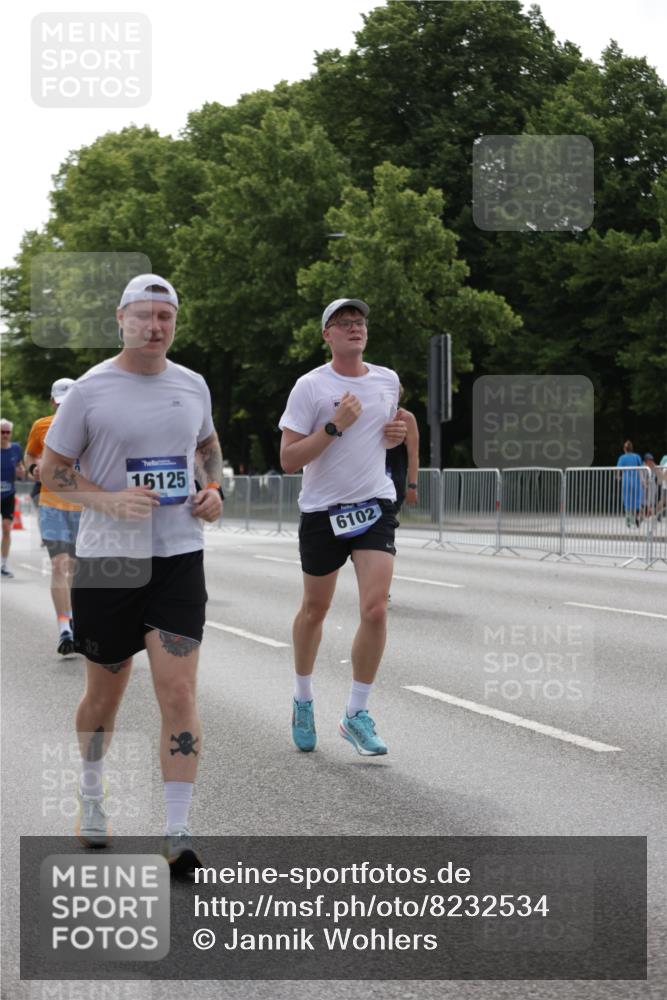 29.06.2025 - hella hamburg halbmarathon Jannik Wohlers http://msf.ph/oto/8232534 29.06.2025 10:28:14 Lombardsbrücke 1557, 4700, 5249, 5250, 5718, 5903, 5939, 6102, 6418, 7980, 8560, 9642, 9716, 9855, 10068, 10434, 13400, 15256, 16125, 16643, 18293, 19180 meine-sportfotos.de