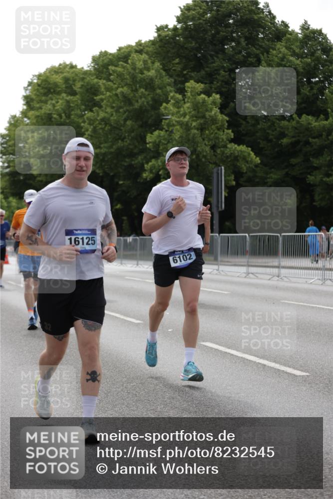29.06.2025 - hella hamburg halbmarathon Jannik Wohlers http://msf.ph/oto/8232545 29.06.2025 10:28:14 Lombardsbrücke 1557, 4700, 5249, 5250, 5718, 5903, 5939, 6102, 6418, 7980, 8560, 9642, 9716, 9855, 10068, 10434, 13400, 15256, 16125, 16643, 18293, 19180 meine-sportfotos.de