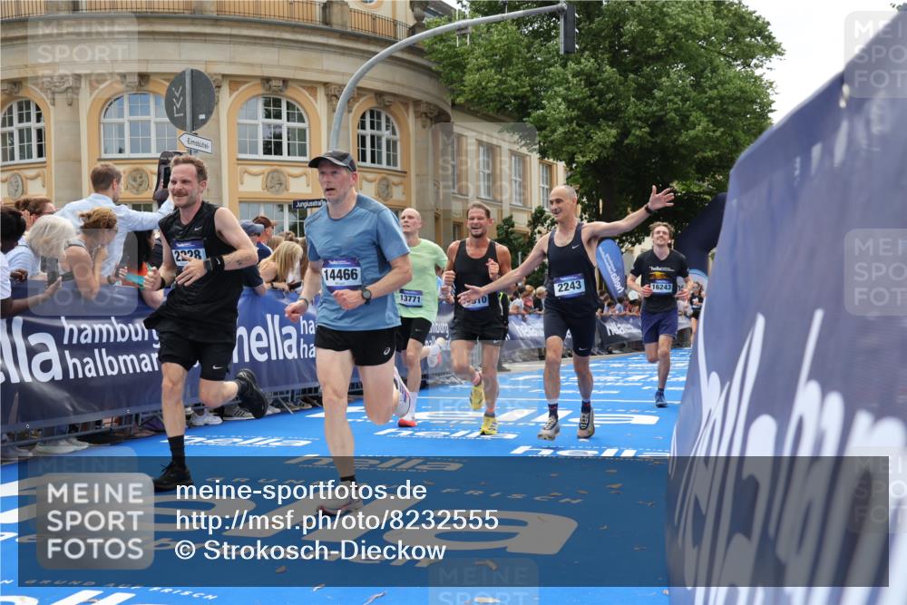 29.06.2025 - hella hamburg halbmarathon Strokosch-Dieckow http://msf.ph/oto/8232555 29.06.2025 10:33:50 Ziel 1743, 2228, 2243, 2746, 4246, 5193, 10865, 13771, 14310, 14466, 15500, 16243 meine-sportfotos.de
