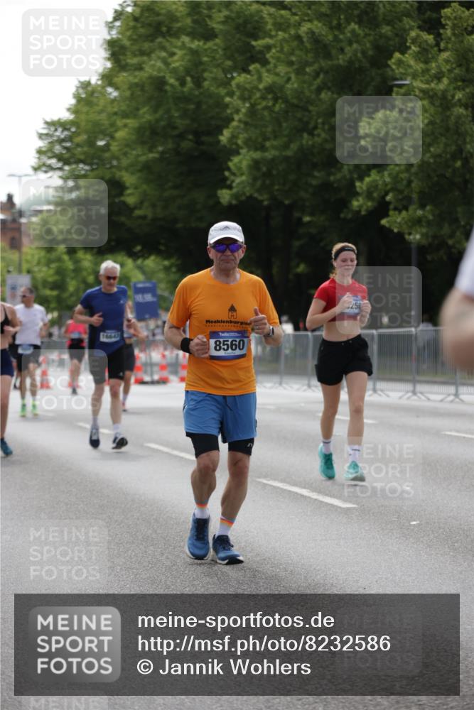 29.06.2025 - hella hamburg halbmarathon Jannik Wohlers http://msf.ph/oto/8232586 29.06.2025 10:28:15 Lombardsbrücke 1557, 4700, 5249, 5250, 5718, 5903, 5939, 6102, 6418, 7980, 8560, 9642, 9716, 9855, 10068, 10434, 15256, 16125, 16643, 18293 meine-sportfotos.de