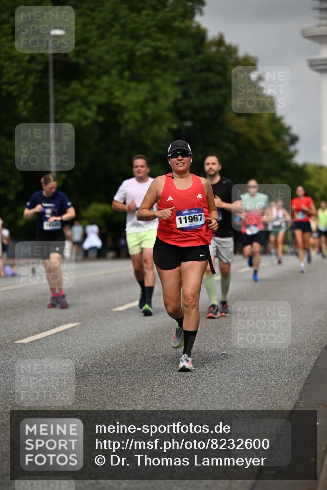 29.06.2025 - hella hamburg halbmarathon Dr. Thomas Lammeyer http://msf.ph/oto/8232600 29.06.2025 10:13:27 Kennedybrücke 4592, 7081, 7187, 9297, 9306, 9781, 10819, 11067 meine-sportfotos.de