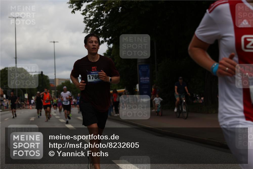 29.06.2025 - hella hamburg halbmarathon Yannick Fuchs http://msf.ph/oto/8232605 29.06.2025 10:34:15 20KM 1343, 1358, 2044, 2525, 2546, 2563, 2573, 2972, 3547, 3626, 4398, 4565, 4759, 5752, 7981, 8319, 8346, 8925, 9116, 9265, 9540, 11284, 11305, 11714, 11806, 12046, 12091, 12335, 12372, 13190, 13479, 13514, 14204, 14272, 14359, 15094, 15336, 15421, 15435, 15744, 17005, 17215, 17360, 17425, 17668, 17792, 17916, 18013, 18154, 18285, 18803 meine-sportfotos.de