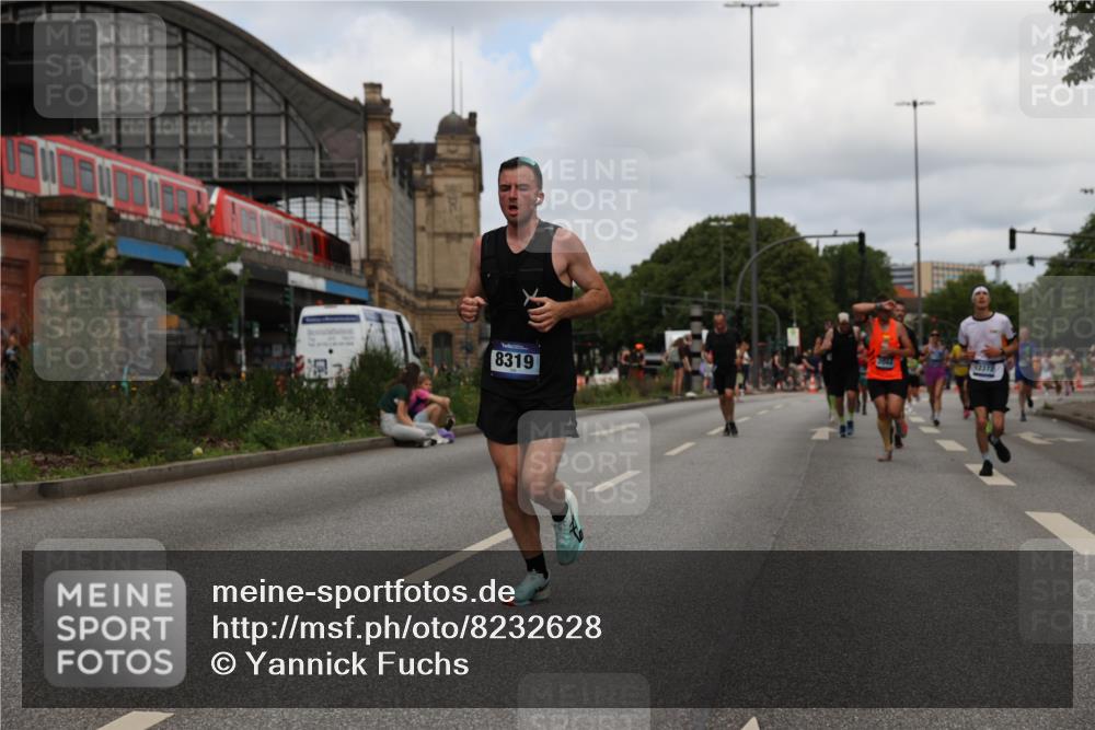 29.06.2025 - hella hamburg halbmarathon Yannick Fuchs http://msf.ph/oto/8232628 29.06.2025 10:34:16 20KM 1358, 2044, 2546, 2563, 2573, 2972, 3547, 3626, 4398, 4565, 5752, 7981, 8319, 8346, 8925, 9116, 9265, 9540, 11284, 11305, 11714, 11806, 12046, 12091, 12335, 12372, 13190, 13479, 13514, 14077, 14204, 14272, 14359, 15094, 15336, 15421, 15435, 15744, 15828, 17005, 17215, 17360, 17425, 17668, 17792, 17916, 18013, 18154, 18285, 18803 meine-sportfotos.de