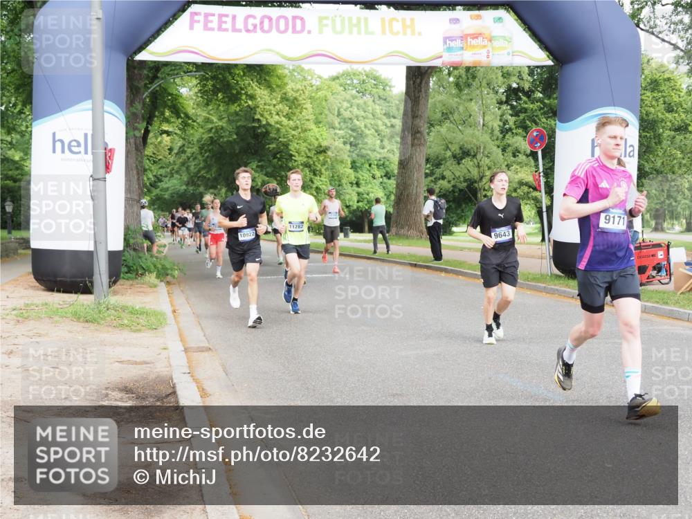 29.06.2025 - hella hamburg halbmarathon MichiJ http://msf.ph/oto/8232642 29.06.2025 10:26:41 Zwischen KM18-KM19 3480, 5791, 7743, 8571, 9017, 9171, 9643, 10793, 16075, 18193, 18277 meine-sportfotos.de