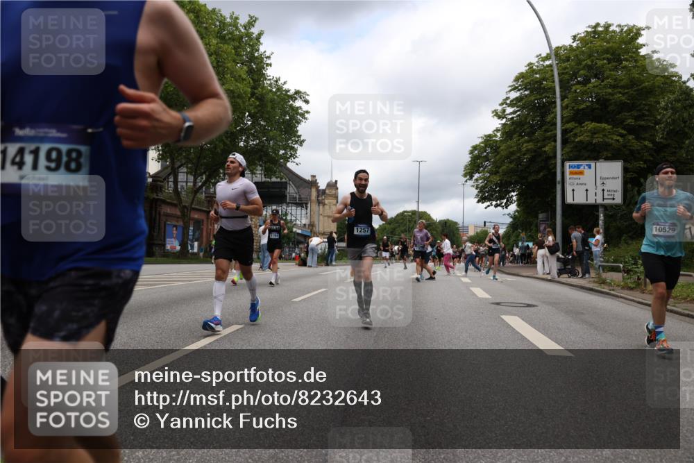 29.06.2025 - hella hamburg halbmarathon Yannick Fuchs http://msf.ph/oto/8232643 29.06.2025 10:46:52 20KM 1098, 1257, 1482, 1657, 1683, 2111, 2208, 2444, 2814, 3258, 3399, 3952, 3999, 4121, 4419, 4587, 4726, 5169, 5194, 5607, 5907, 6897, 7178, 7232, 7383, 7475, 8273, 8316, 8587, 8651, 8955, 9065, 9163, 10529, 10811, 11217, 11588, 11589, 11604, 11689, 12155, 12482, 12519, 13211, 13301, 14198, 14286, 14805, 15681, 15980, 16467, 16929, 17130, 17198, 17710, 17773, 18249, 18331, 19208 meine-sportfotos.de