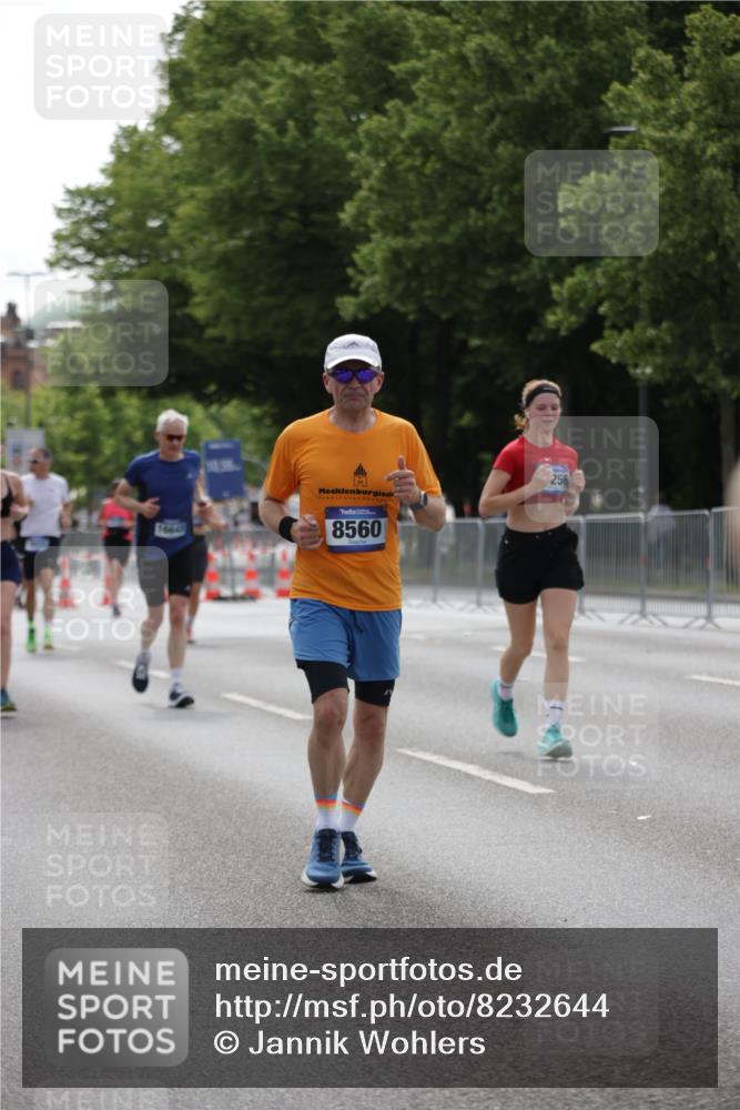 29.06.2025 - hella hamburg halbmarathon Jannik Wohlers http://msf.ph/oto/8232644 29.06.2025 10:28:15 Lombardsbrücke 1557, 4700, 5249, 5250, 5718, 5903, 5939, 6102, 6418, 7980, 8560, 9642, 9716, 9855, 10068, 10434, 15256, 16125, 16643, 18293 meine-sportfotos.de