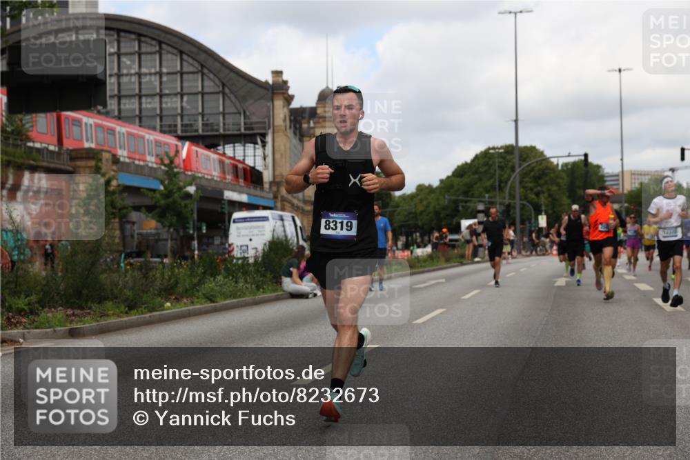 29.06.2025 - hella hamburg halbmarathon Yannick Fuchs http://msf.ph/oto/8232673 29.06.2025 10:34:16 20KM 1358, 2044, 2546, 2563, 2573, 2972, 3547, 3626, 4398, 4565, 5752, 7981, 8319, 8346, 8925, 9116, 9265, 9540, 11284, 11305, 11714, 11806, 12046, 12091, 12335, 12372, 13190, 13479, 13514, 14077, 14204, 14272, 14359, 15094, 15336, 15421, 15435, 15744, 15828, 17005, 17215, 17360, 17425, 17668, 17792, 17916, 18013, 18154, 18285, 18803 meine-sportfotos.de