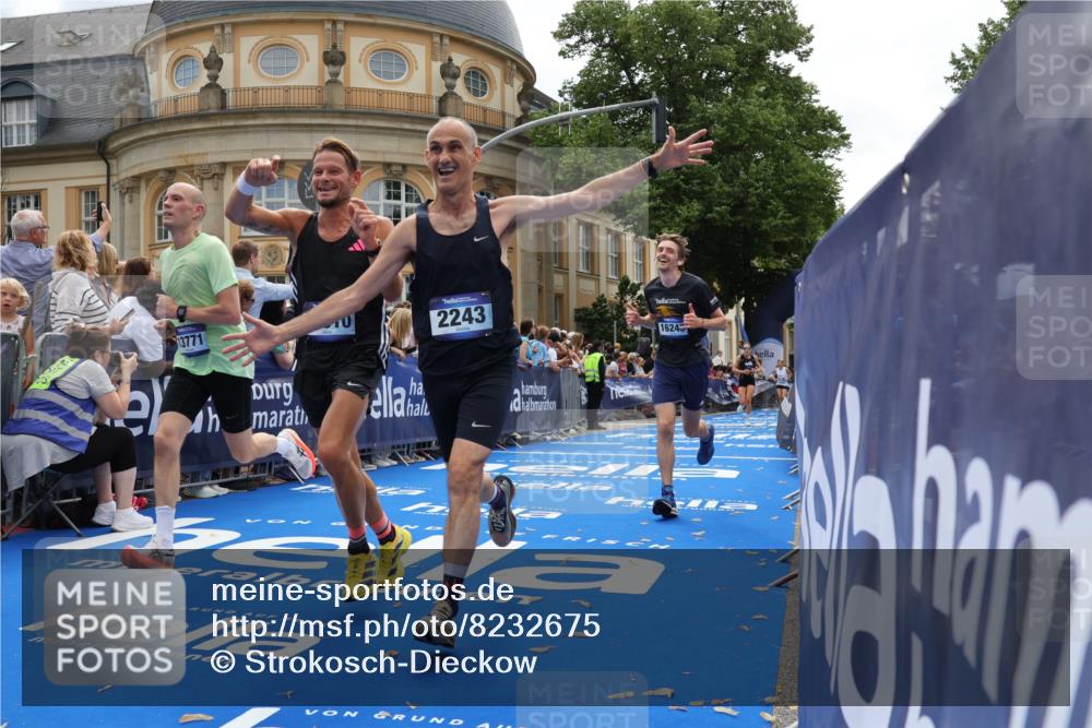 29.06.2025 - hella hamburg halbmarathon Strokosch-Dieckow http://msf.ph/oto/8232675 29.06.2025 10:33:51 Ziel 1743, 2228, 2243, 2746, 4246, 5193, 9519, 10865, 13771, 14310, 14466, 15500, 16243 meine-sportfotos.de