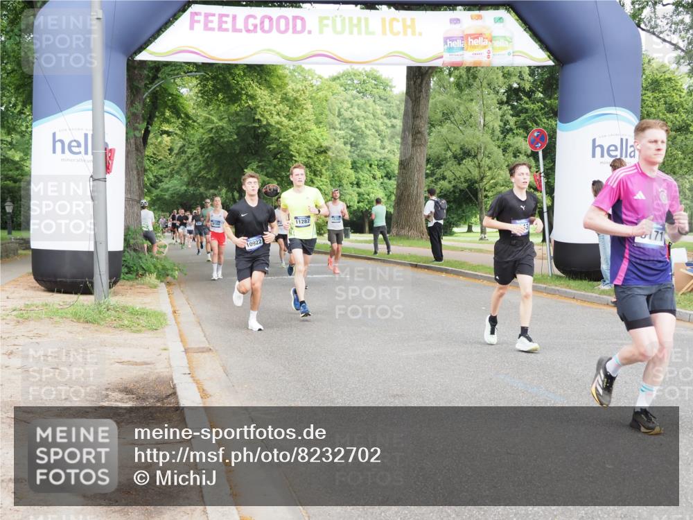 29.06.2025 - hella hamburg halbmarathon MichiJ http://msf.ph/oto/8232702 29.06.2025 10:26:41 Zwischen KM18-KM19 3480, 5791, 7743, 8571, 9017, 9171, 9643, 10793, 16075, 18193, 18277 meine-sportfotos.de