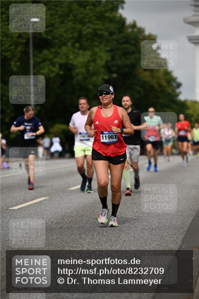 29.06.2025 - hella hamburg halbmarathon Dr. Thomas Lammeyer http://msf.ph/oto/8232709 29.06.2025 10:13:28 Kennedybrücke 7081, 7187, 9297, 9306, 9781, 10819, 11067 meine-sportfotos.de