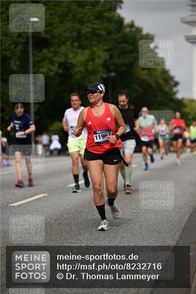 29.06.2025 - hella hamburg halbmarathon Dr. Thomas Lammeyer http://msf.ph/oto/8232716 29.06.2025 10:13:28 Kennedybrücke 7081, 7187, 9297, 9306, 9781, 10819, 11067 meine-sportfotos.de