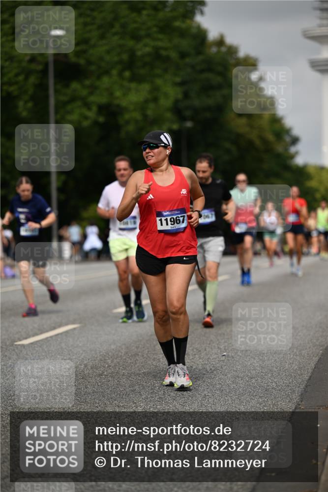 29.06.2025 - hella hamburg halbmarathon Dr. Thomas Lammeyer http://msf.ph/oto/8232724 29.06.2025 10:13:28 Kennedybrücke 7081, 7187, 9297, 9306, 9781, 10819, 11067 meine-sportfotos.de