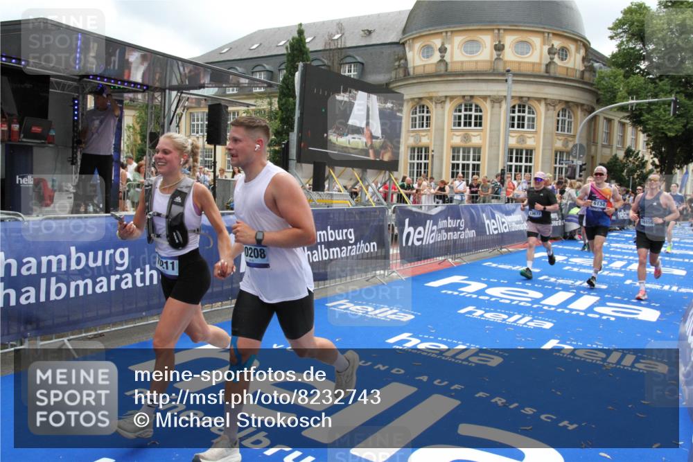 29.06.2025 - hella hamburg halbmarathon Michael Strokosch http://msf.ph/oto/8232743 29.06.2025 10:47:20 Ziel 2623, 2864, 5024, 6134, 6168, 6203, 6716, 7480, 10208, 10211, 11518, 13672, 13782, 14722, 15611, 16286, 17718, 17915, 18856 meine-sportfotos.de