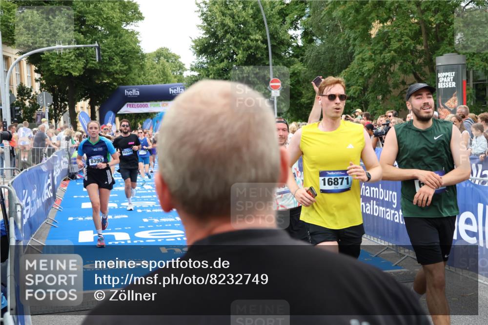 29.06.2025 - hella hamburg halbmarathon Zöllner http://msf.ph/oto/8232749 29.06.2025 10:54:16 Ziel 3103, 3177, 3861, 3898, 5638, 6082, 6084, 6294, 6443, 7274, 8223, 8390, 9791, 12213, 13033, 13397, 13794, 15169, 15524, 16527, 16780, 17087 meine-sportfotos.de