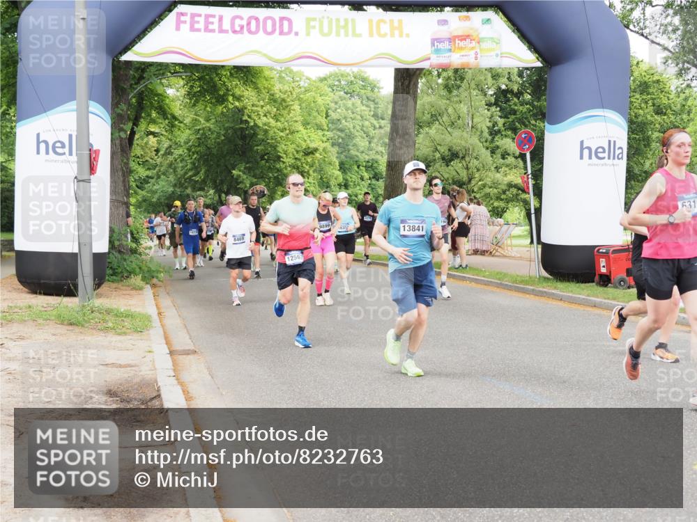 29.06.2025 - hella hamburg halbmarathon MichiJ http://msf.ph/oto/8232763 29.06.2025 10:49:42 Zwischen KM18-KM19 1114, 1940, 4859, 6311, 9124, 9899, 11402, 12567, 13739, 13841, 16540, 18359, 18796 meine-sportfotos.de