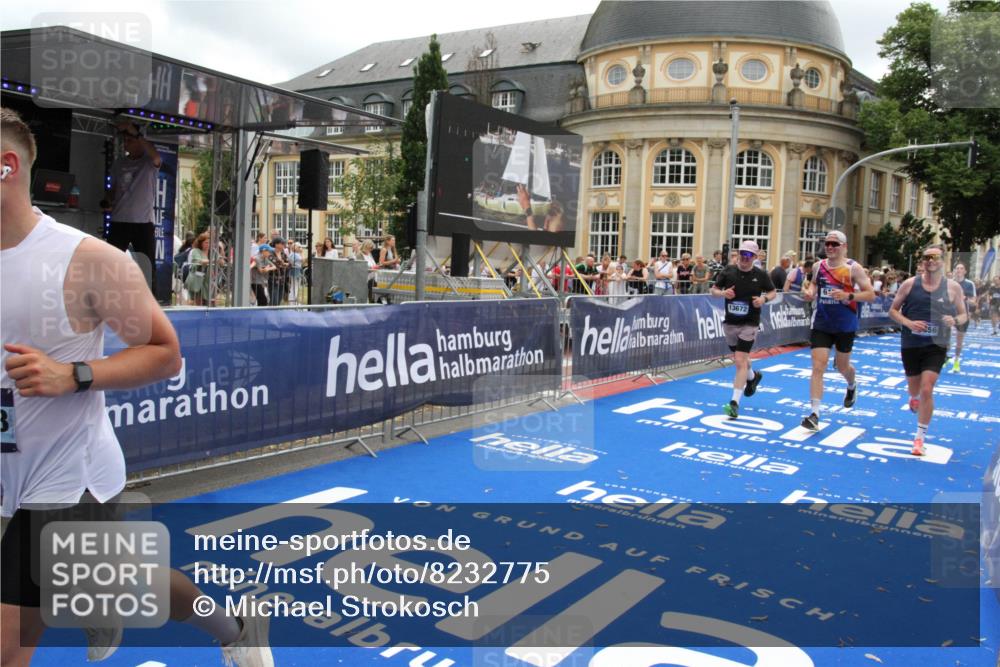 29.06.2025 - hella hamburg halbmarathon Michael Strokosch http://msf.ph/oto/8232775 29.06.2025 10:47:20 Ziel 2623, 2864, 5024, 6134, 6168, 6203, 6716, 7480, 10208, 10211, 11518, 13672, 13782, 14722, 15611, 16286, 17718, 17915, 18856 meine-sportfotos.de