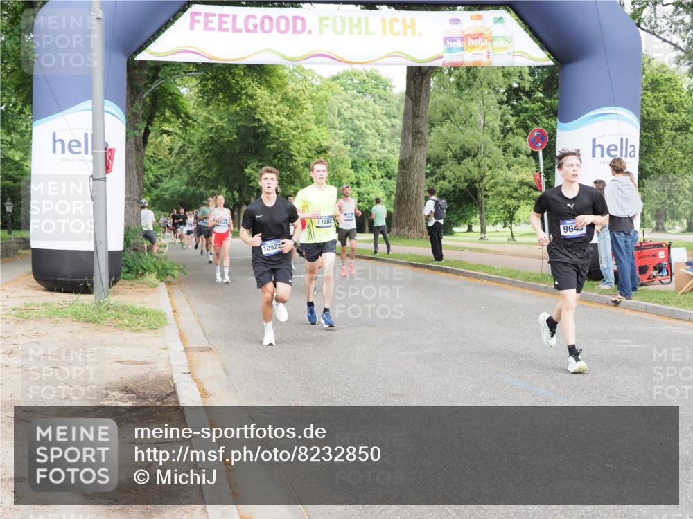 29.06.2025 - hella hamburg halbmarathon MichiJ http://msf.ph/oto/8232850 29.06.2025 10:26:41 Zwischen KM18-KM19 3480, 5791, 7743, 8571, 9017, 9171, 9643, 10793, 16075, 18193, 18277 meine-sportfotos.de