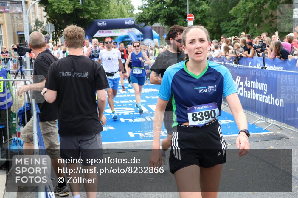 29.06.2025 - hella hamburg halbmarathon Zöllner http://msf.ph/oto/8232866 29.06.2025 10:54:19 Ziel 3103, 3177, 3861, 3898, 6082, 6084, 6443, 7274, 8223, 11430, 12213, 13033, 13803, 15169, 15524, 16527, 16574, 16750, 16780, 16879, 17087 meine-sportfotos.de