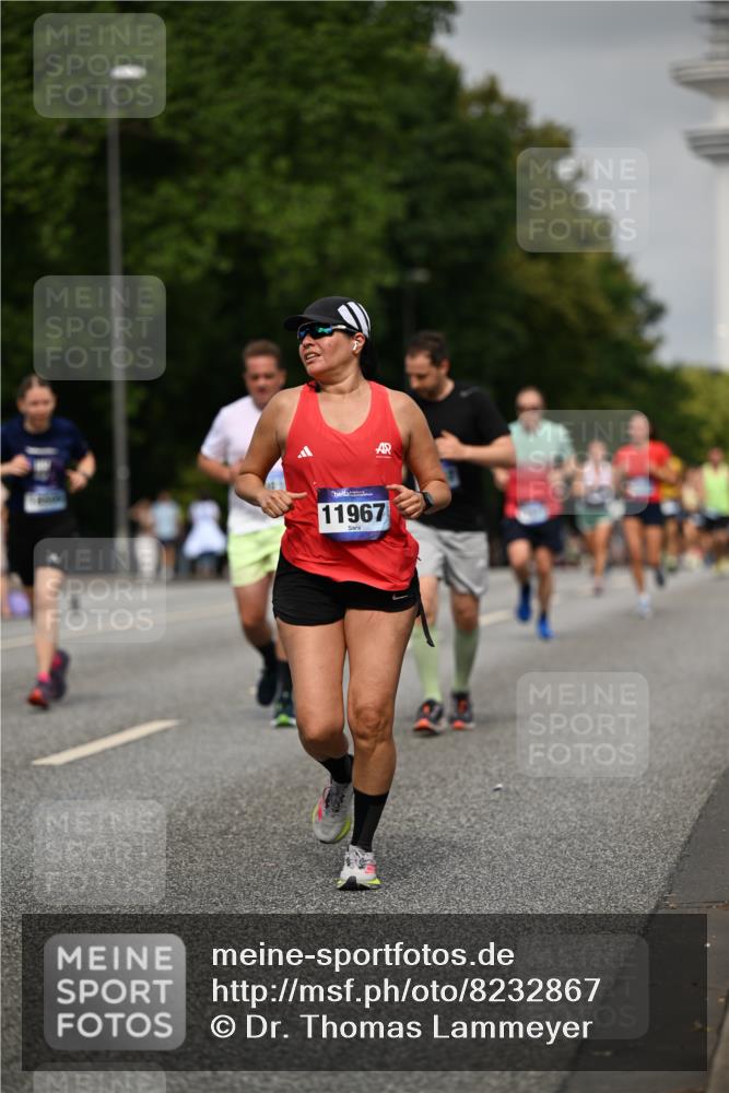 29.06.2025 - hella hamburg halbmarathon Dr. Thomas Lammeyer http://msf.ph/oto/8232867 29.06.2025 10:13:28 Kennedybrücke 7081, 7187, 9297, 9306, 9781, 10819, 11067 meine-sportfotos.de