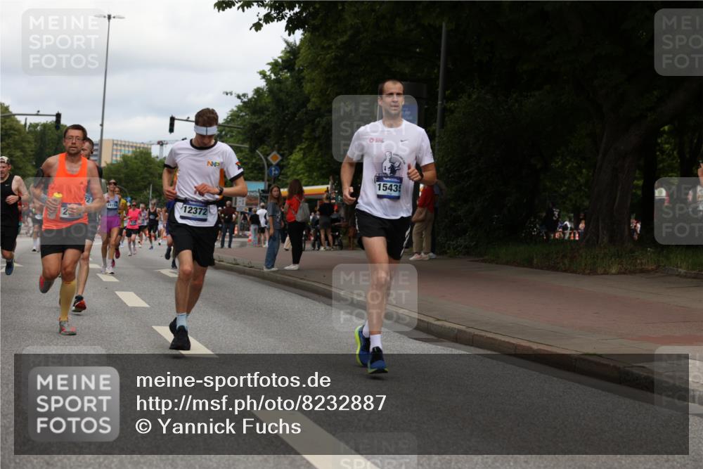 29.06.2025 - hella hamburg halbmarathon Yannick Fuchs http://msf.ph/oto/8232887 29.06.2025 10:34:18 20KM 1358, 1975, 2044, 2546, 2563, 2573, 2972, 3547, 3626, 4398, 4565, 5752, 7981, 8319, 8346, 8925, 9116, 9540, 11284, 11714, 11806, 12046, 12091, 12335, 12372, 13190, 13479, 13514, 14077, 14204, 14272, 14699, 15094, 15336, 15421, 15435, 15744, 15828, 17425, 17668, 17792, 17916, 17973, 18013, 18154, 18803 meine-sportfotos.de