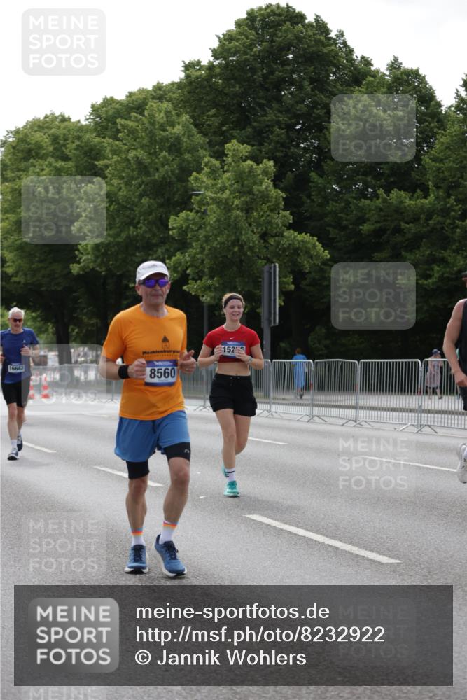 29.06.2025 - hella hamburg halbmarathon Jannik Wohlers http://msf.ph/oto/8232922 29.06.2025 10:28:17 Lombardsbrücke 1518, 1557, 4700, 4834, 5249, 5250, 5718, 5903, 5939, 6102, 6418, 7980, 8560, 9642, 9716, 9855, 10068, 10434, 15256, 16125, 16643, 18293 meine-sportfotos.de