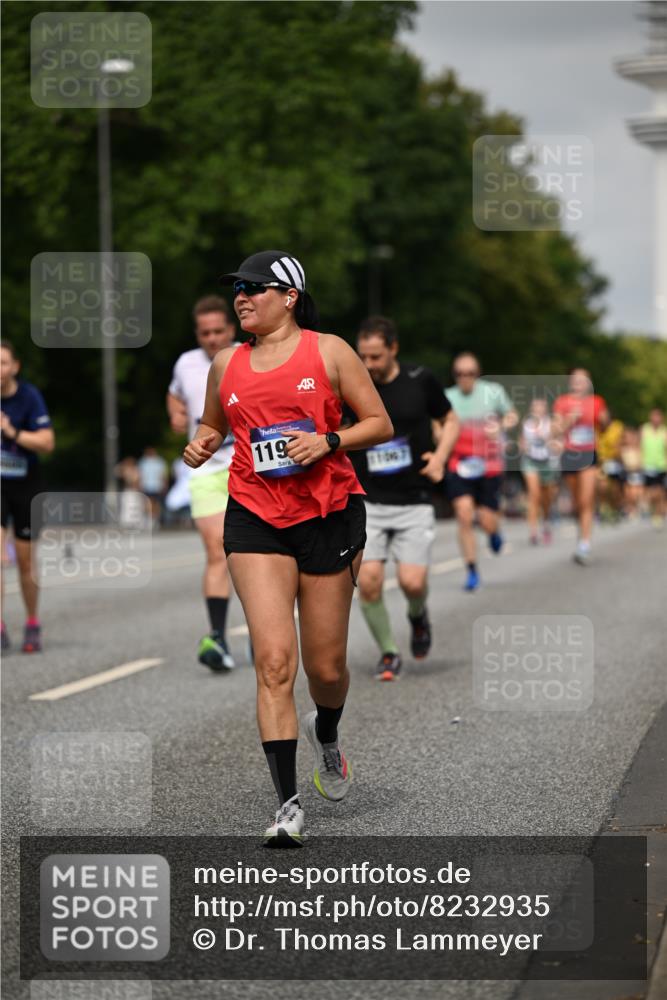 29.06.2025 - hella hamburg halbmarathon Dr. Thomas Lammeyer http://msf.ph/oto/8232935 29.06.2025 10:13:29 Kennedybrücke 7081, 7187, 7636, 9297, 9306, 9781, 10819, 11067 meine-sportfotos.de