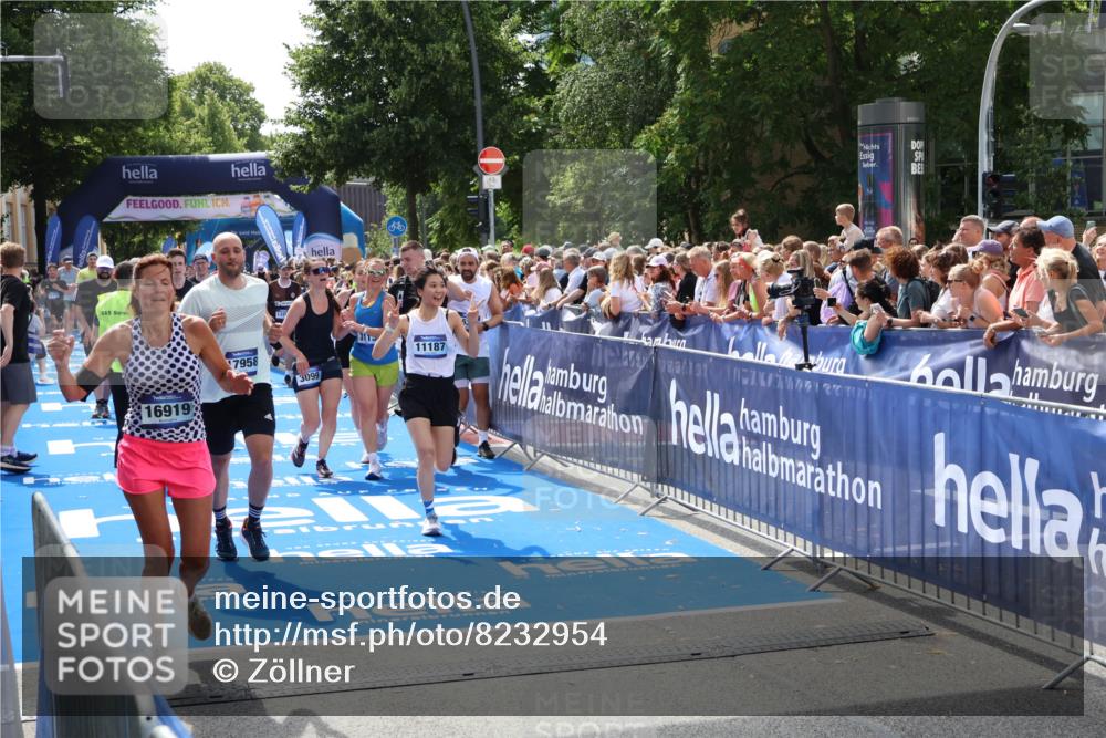 29.06.2025 - hella hamburg halbmarathon Zöllner http://msf.ph/oto/8232954 29.06.2025 11:33:30 Ziel 3099, 3113, 3812, 5167, 5661, 7027, 7252, 8401, 9392, 9744, 11187, 12075, 13284, 14000, 14854, 14855, 16391, 16845, 16919, 17272, 17958 meine-sportfotos.de