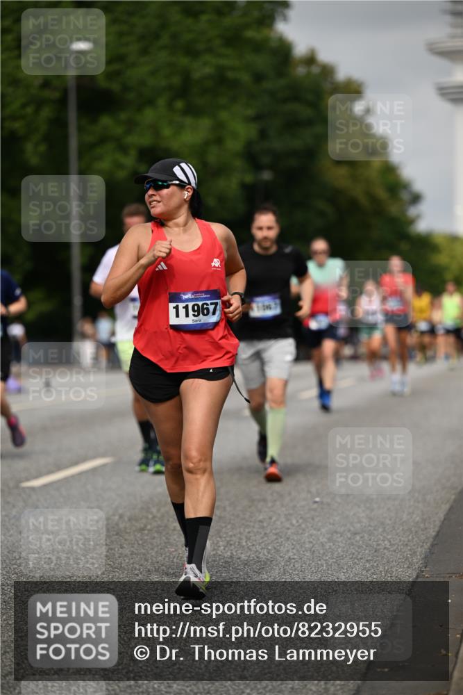 29.06.2025 - hella hamburg halbmarathon Dr. Thomas Lammeyer http://msf.ph/oto/8232955 29.06.2025 10:13:29 Kennedybrücke 7081, 7187, 7636, 9297, 9306, 9781, 10819, 11067 meine-sportfotos.de