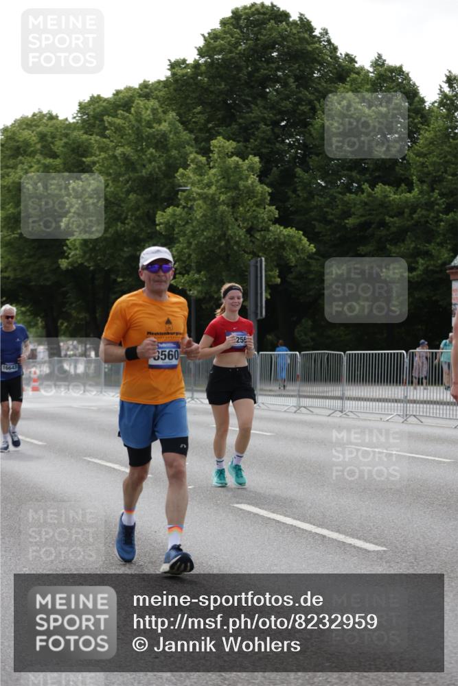 29.06.2025 - hella hamburg halbmarathon Jannik Wohlers http://msf.ph/oto/8232959 29.06.2025 10:28:17 Lombardsbrücke 1518, 1557, 4700, 4834, 5249, 5250, 5718, 5903, 5939, 6102, 6418, 7980, 8560, 9642, 9716, 9855, 10068, 10434, 15256, 16125, 16643, 18293 meine-sportfotos.de